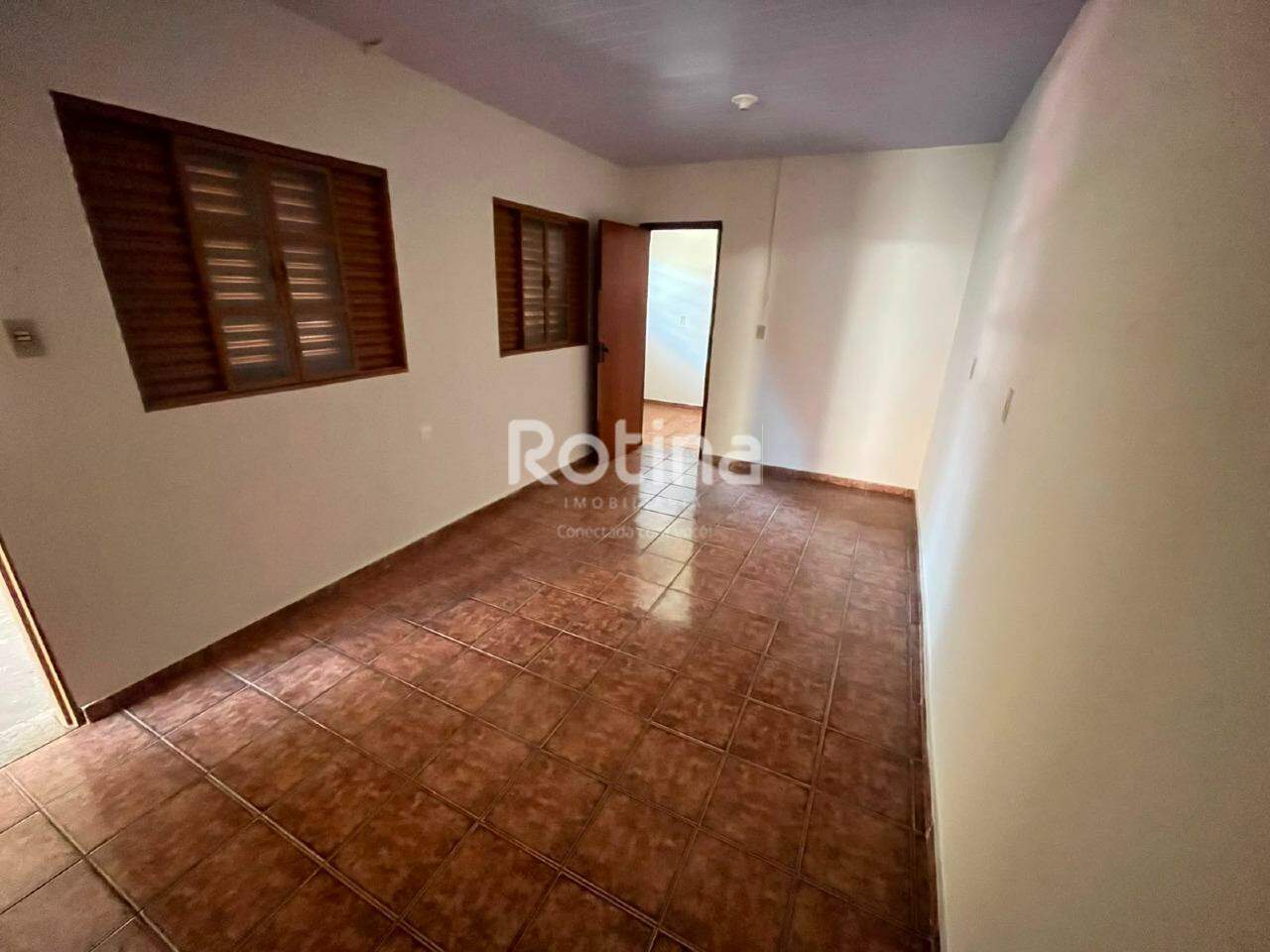 Casa para alugar, 2 quartos em Uberlândia no bairro Centro no valor de R$ 1.100,00 - Rotina Imobiliária: 
