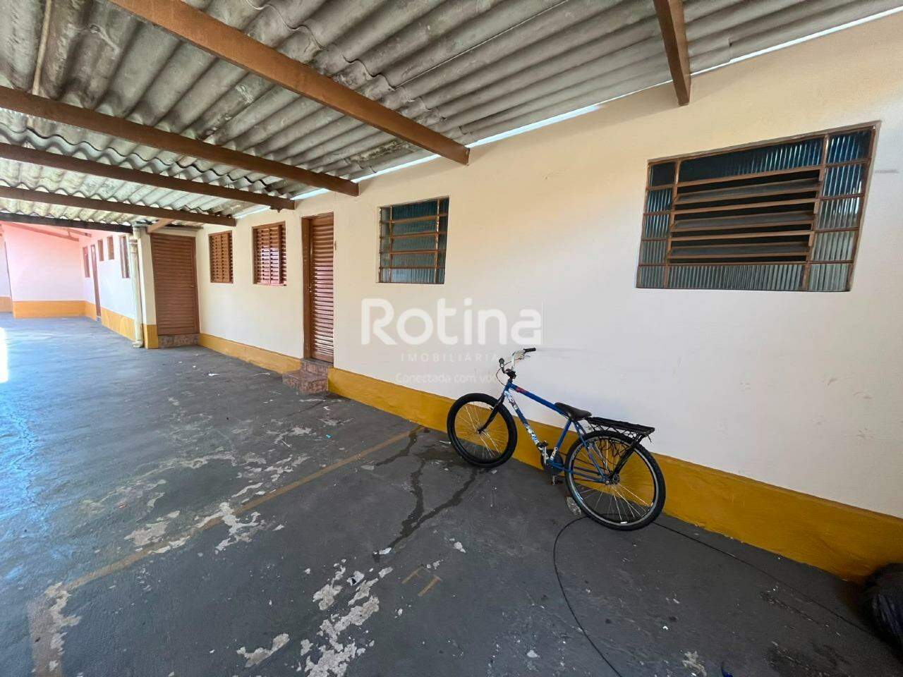 Casa para alugar, 2 quartos em Uberlândia no bairro Centro no valor de R$ 1.100,00 - Rotina Imobiliária: 