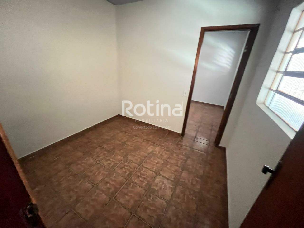 Casa para alugar, 2 quartos em Uberlândia no bairro Centro no valor de R$ 1.100,00 - Rotina Imobiliária: 