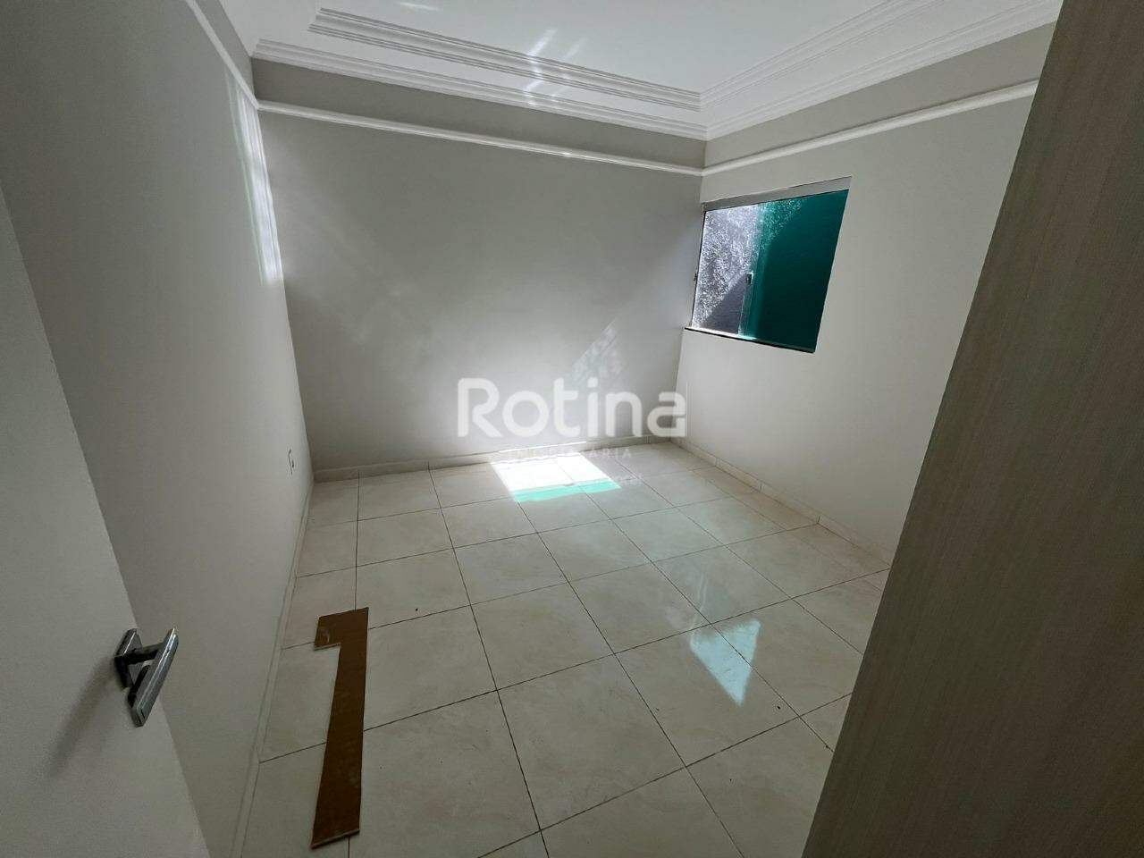 Casa para alugar, 3 quartos em Uberlândia no bairro Alto Umuarama no valor de R$ 4.700,00 - Rotina Imobiliária: 