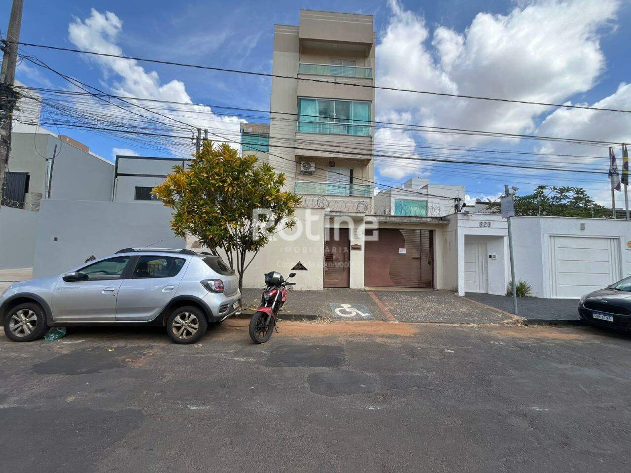 Apartamento para alugar, 2 quartos em Uberlândia no bairro Alto Umuarama no valor de R$ 2.000,00 - Rotina Imobiliária: 