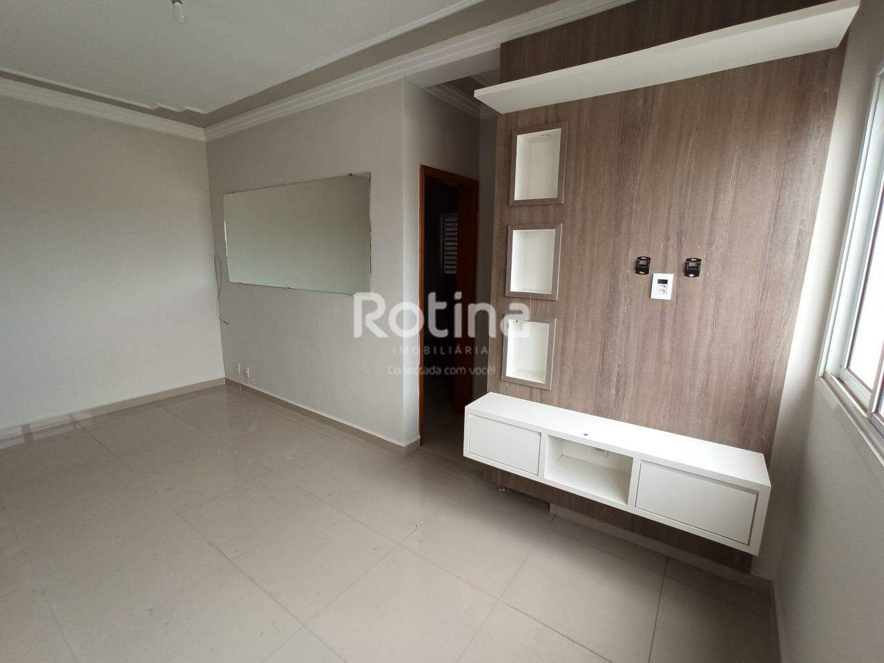Apartamento à venda, 2 quartos em Uberlândia no bairro Segismundo Pereira no valor de R$ 250.000,00 - Rotina Imobiliária: 