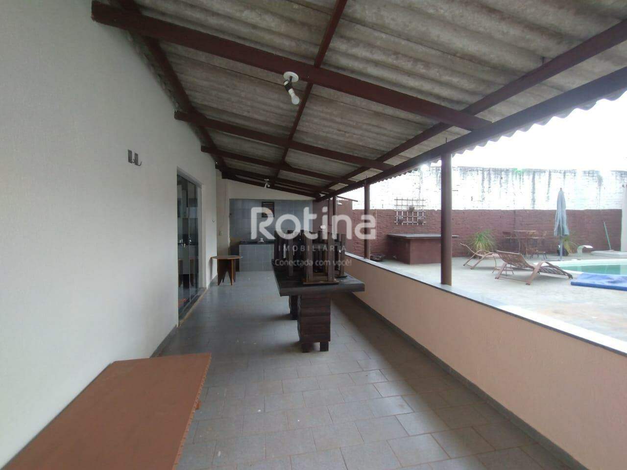 Casa à venda, 3 quartos em Uberlândia no bairro Presidente Roosevelt no valor de R$ 1.200.000,00 - Rotina Imobiliária: 