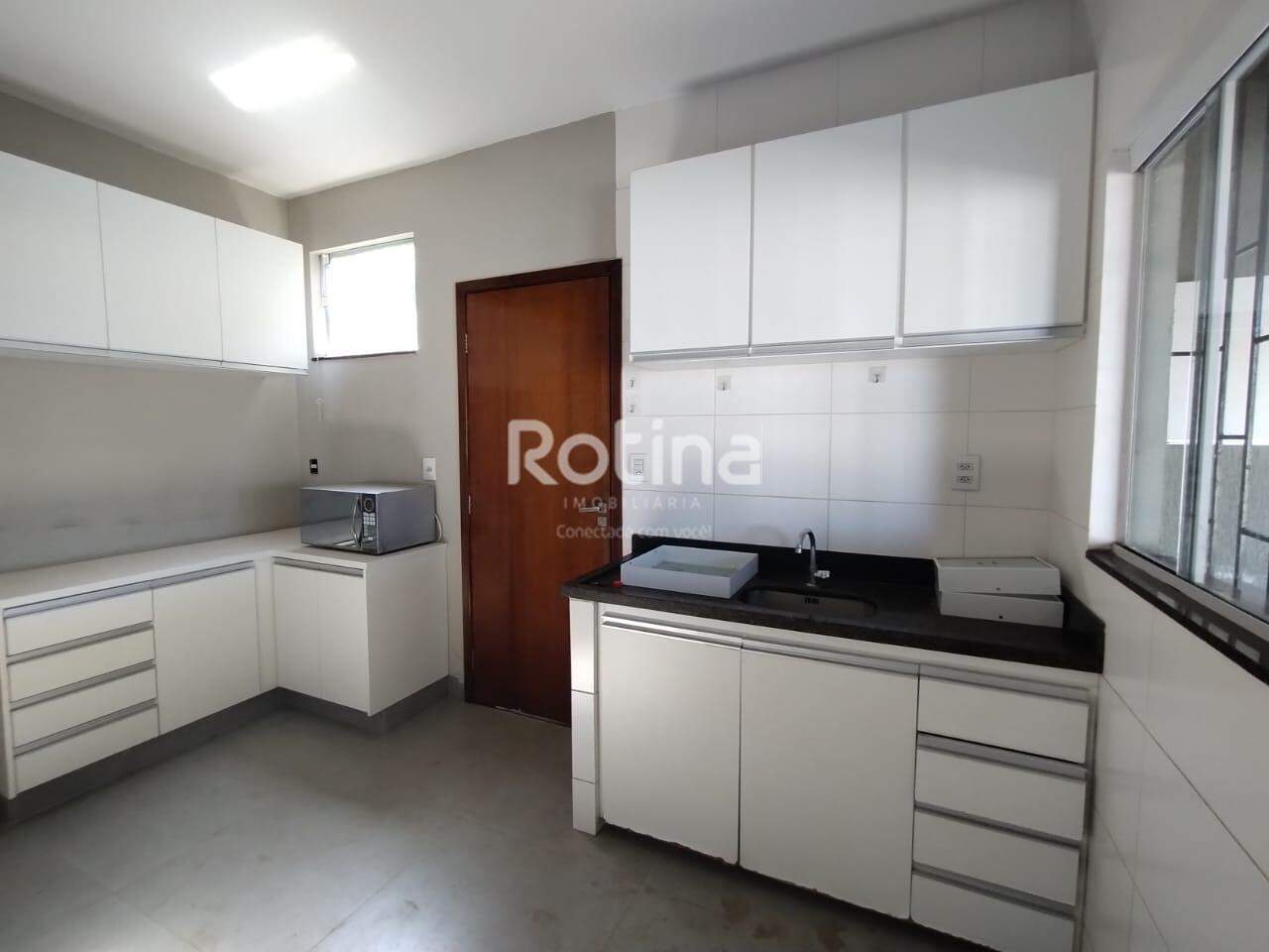 Casa para alugar, 5 quartos em Uberlândia no bairro Vigilato Pereira no valor de R$ 3.800,00 - Rotina Imobiliária: 