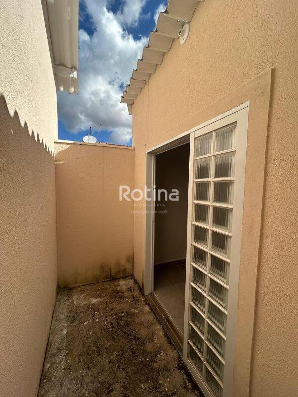 Casa à venda, 2 quartos em Uberlândia no bairro Segismundo Pereira no valor de R$ 280.000,00 - Rotina Imobiliária: 