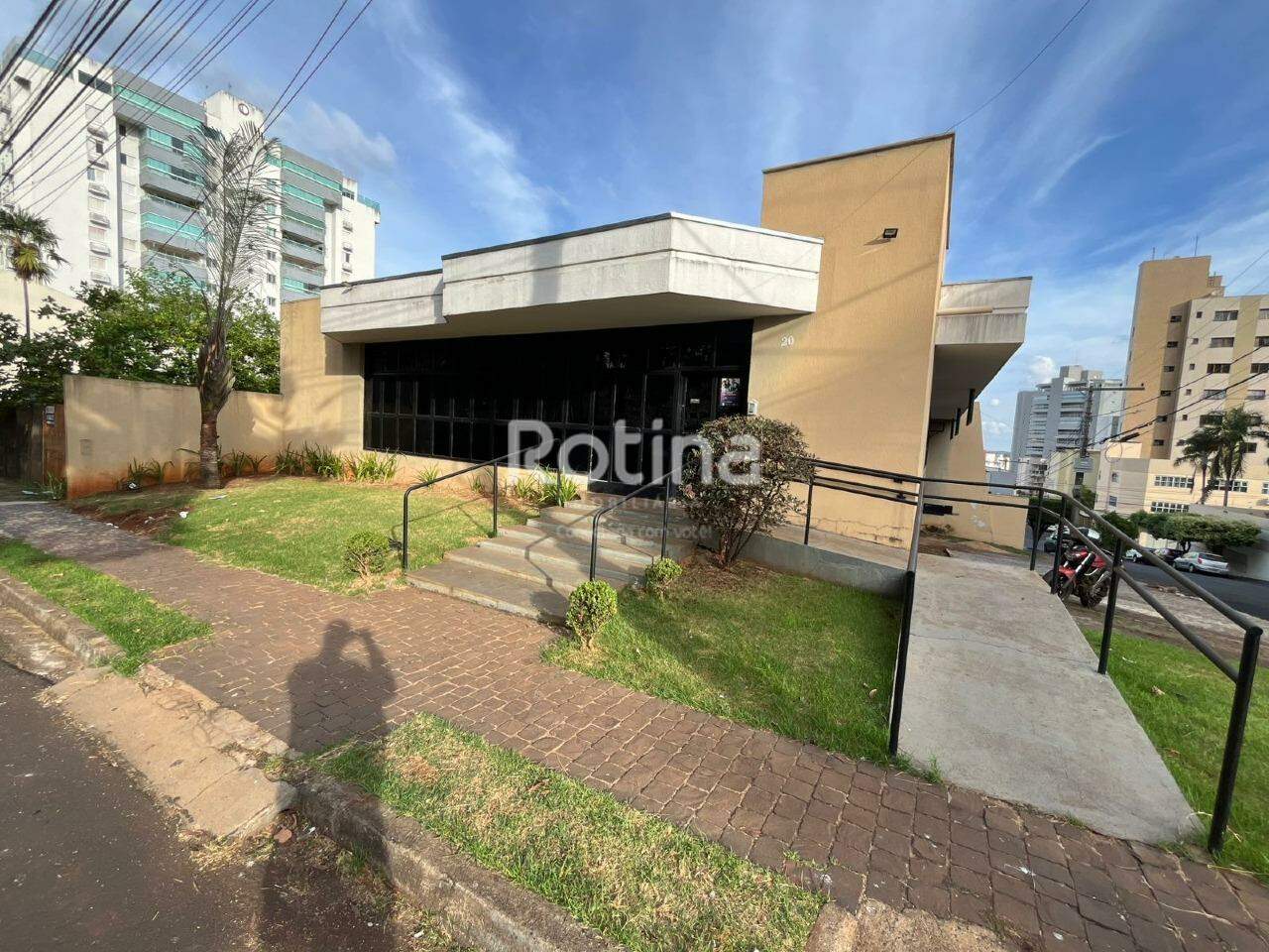 Prédio Inteiro para alugar, em Uberlândia no bairro Tabajaras no valor de R$ 15.000,00 - Rotina Imobiliária: 