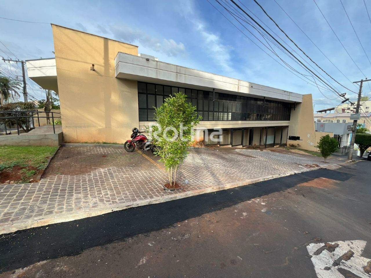 Prédio Inteiro para alugar, em Uberlândia no bairro Tabajaras no valor de R$ 15.000,00 - Rotina Imobiliária: 