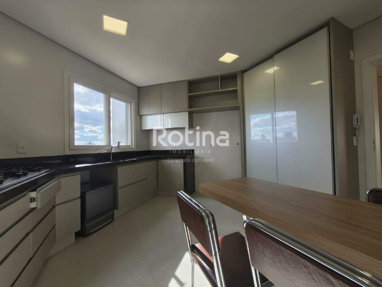 Apartamento para alugar, 3 quartos em Uberlândia no bairro Tabajaras no valor de R$ 8.000,00 - Rotina Imobiliária: 