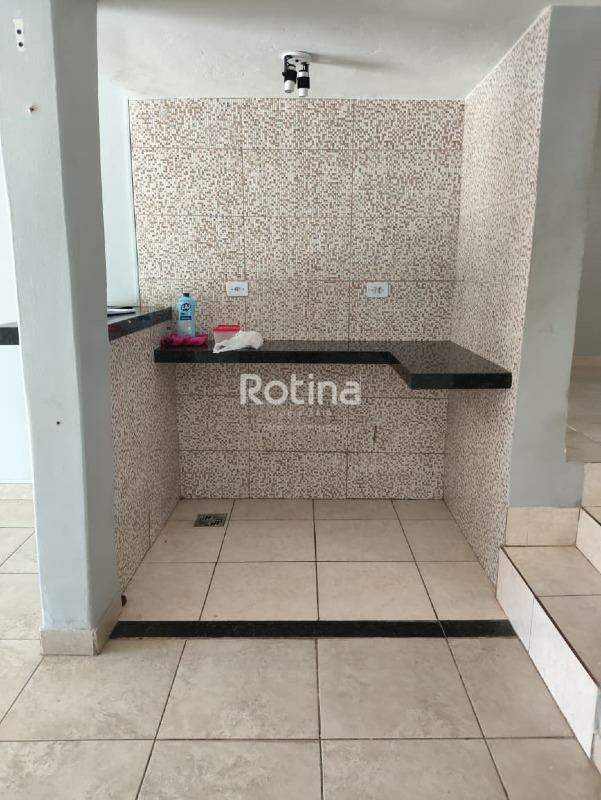 Comercial para alugar, em Uberlândia no bairro Santa Mônica no valor de R$ 3.900,00 - Rotina Imobiliária: 
