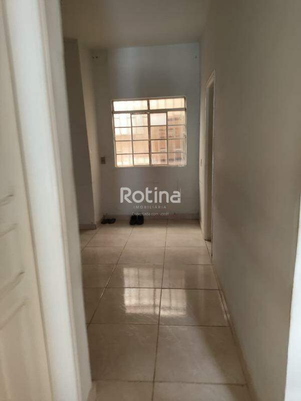 Comercial para alugar, em Uberlândia no bairro Santa Mônica no valor de R$ 3.900,00 - Rotina Imobiliária: 