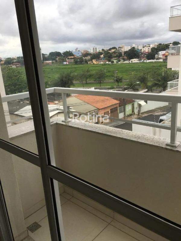 Apartamento para alugar, em Uberlândia no bairro Santa Mônica no valor de R$ 2.000,00 - Rotina Imobiliária: 