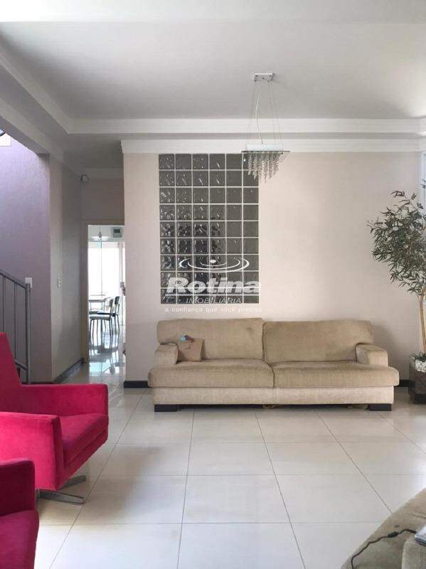 Casa à venda, 5 quartos em Uberlândia no bairro Tibery no valor de R$ 1.500.000,00 - Rotina Imobiliária: 