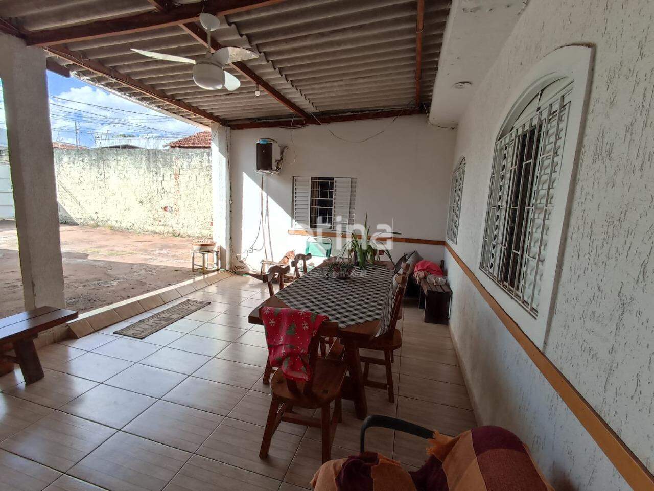 Casa à venda, 3 quartos em Uberlândia no bairro Lagoinha no valor de R$ 320.000,00 - Rotina Imobiliária: 