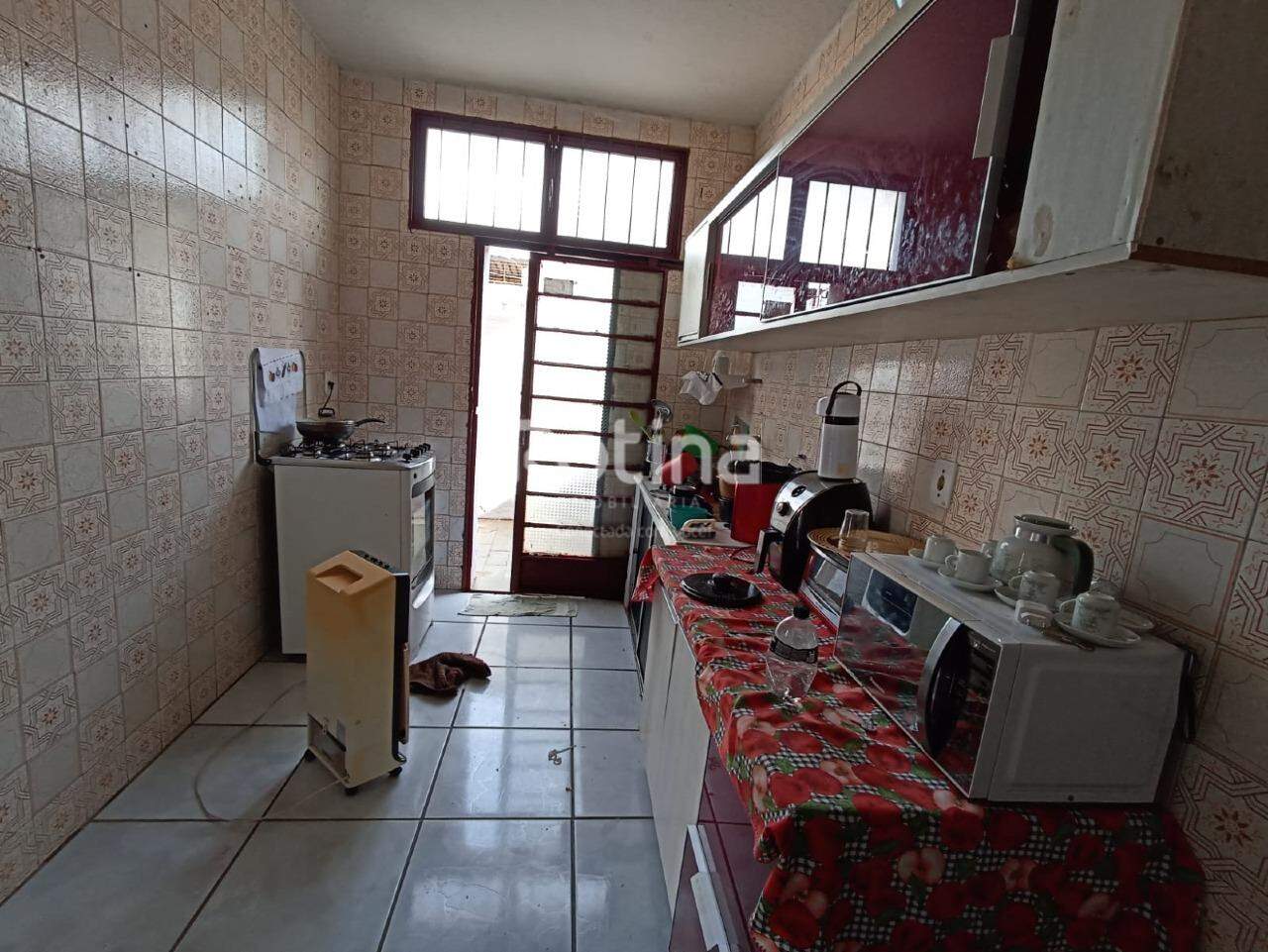 Colônia à venda, 3 quartos em Uberlândia no bairro Brasil no valor de R$ 900.000,00 - Rotina Imobiliária: 