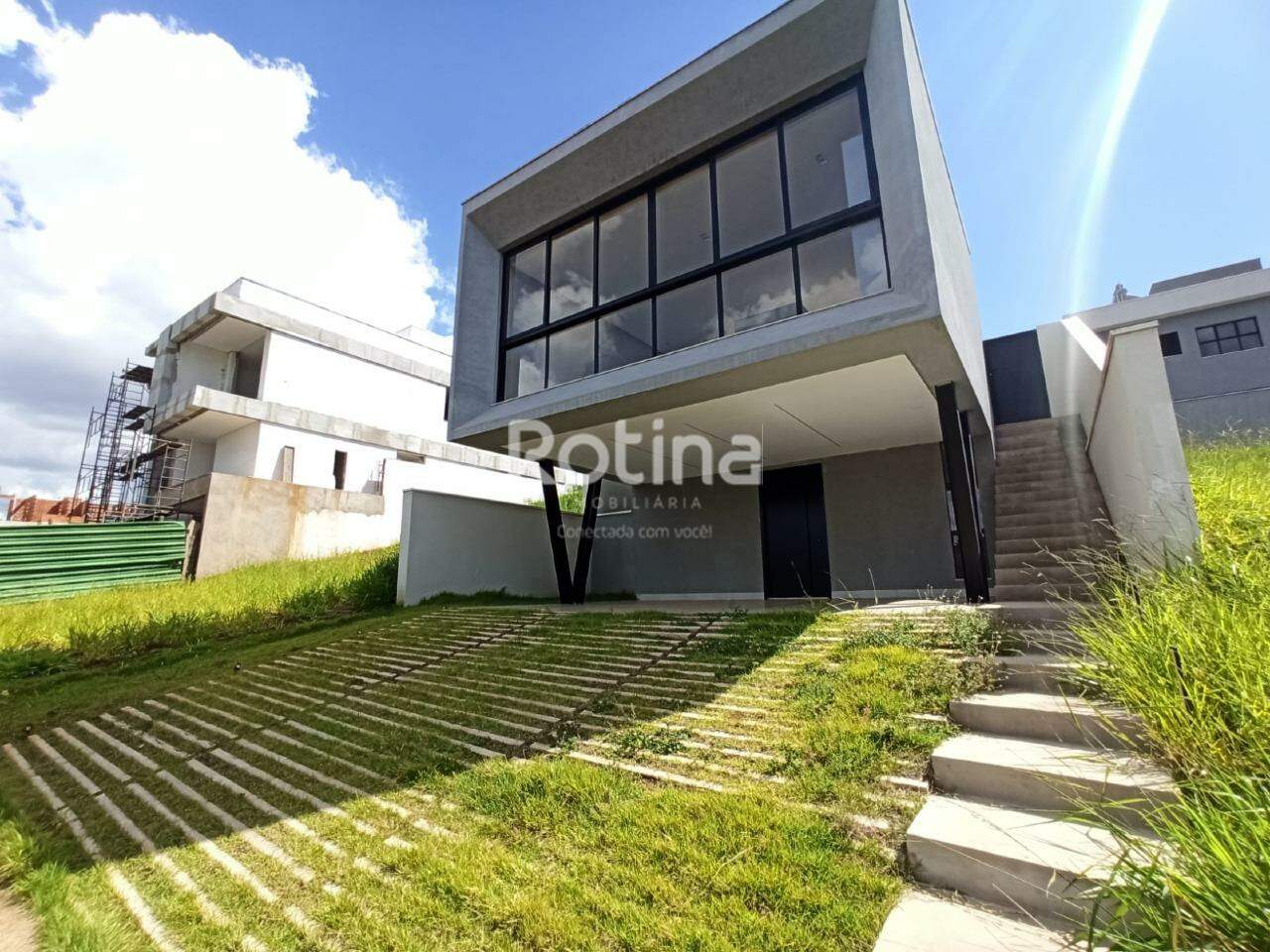 Casa Condomínio Fechado à venda, 3 quartos em Uberlândia no bairro Granja Marileusa no valor de R$ 1.700.000,00 - Rotina Imobiliária: 