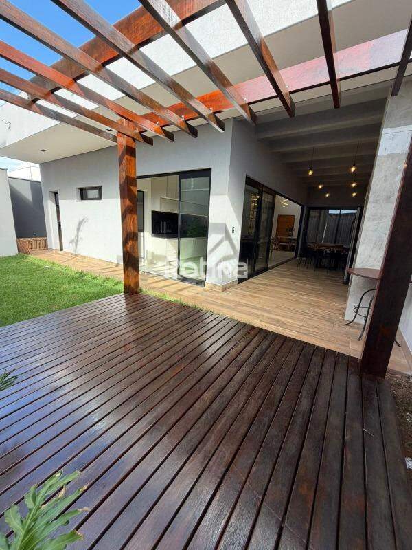 Casa à venda, 3 quartos em Uberlândia no bairro Novo Mundo no valor de R$ 1.620.000,00 - Rotina Imobiliária: 