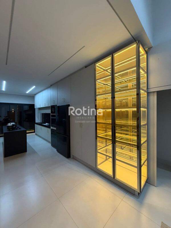 Casa à venda, 3 quartos em Uberlândia no bairro Novo Mundo no valor de R$ 1.620.000,00 - Rotina Imobiliária: 