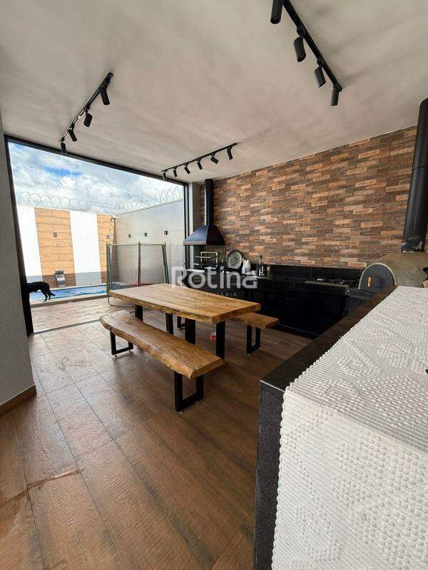 Casa à venda, 3 quartos em Uberlândia no bairro Bosque dos Buritis no valor de R$ 850.000,00 - Rotina Imobiliária: 