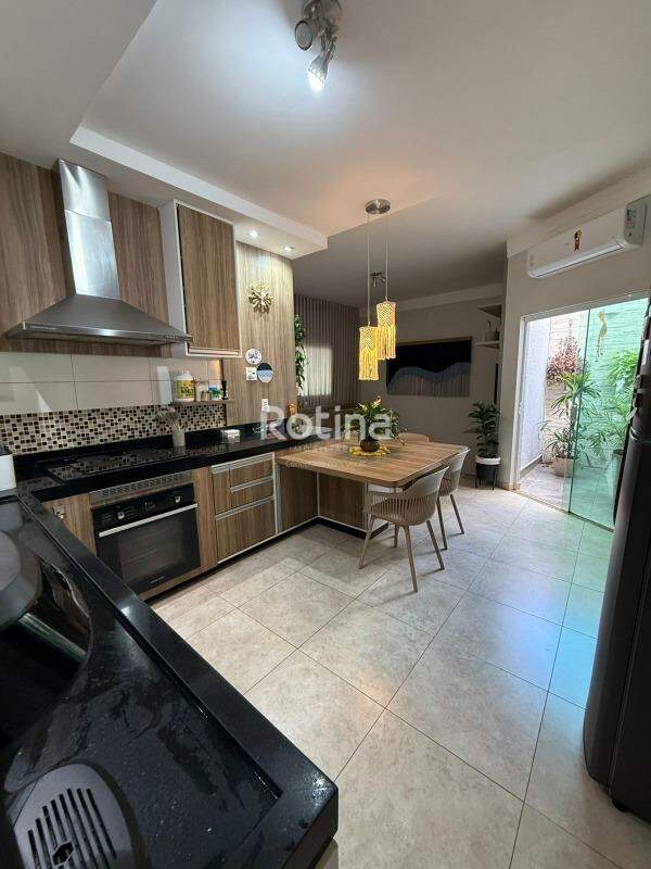 Casa à venda, 3 quartos em Uberlândia no bairro Bosque dos Buritis no valor de R$ 850.000,00 - Rotina Imobiliária: 