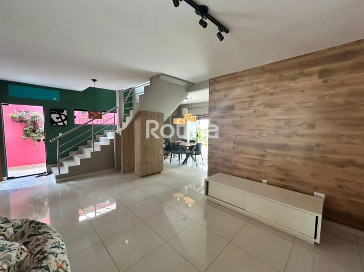 Casa à venda, 3 quartos em Uberlândia no bairro Bosque dos Buritis no valor de R$ 960.000,00 - Rotina Imobiliária: 