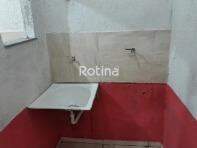Apartamento para alugar, em Uberlândia no bairro Laranjeiras no valor de R$ 1.300,00 - Rotina Imobiliária: 