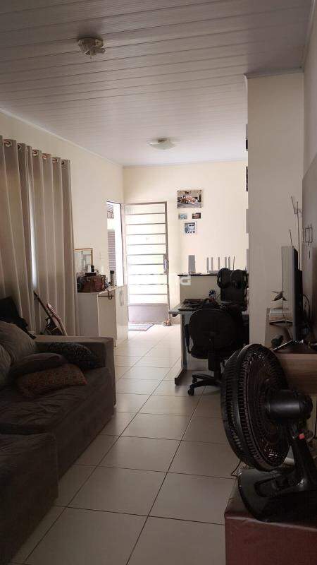 Casa à venda, 3 quartos em Uberlândia no bairro Nossa Senhora Aparecida no valor de R$ 470.000,00 - Rotina Imobiliária: 