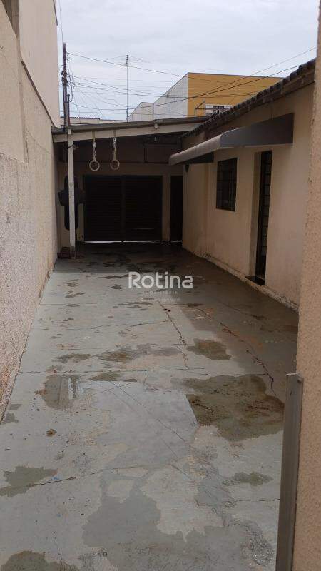 Casa à venda, 3 quartos em Uberlândia no bairro Nossa Senhora Aparecida no valor de R$ 470.000,00 - Rotina Imobiliária: 