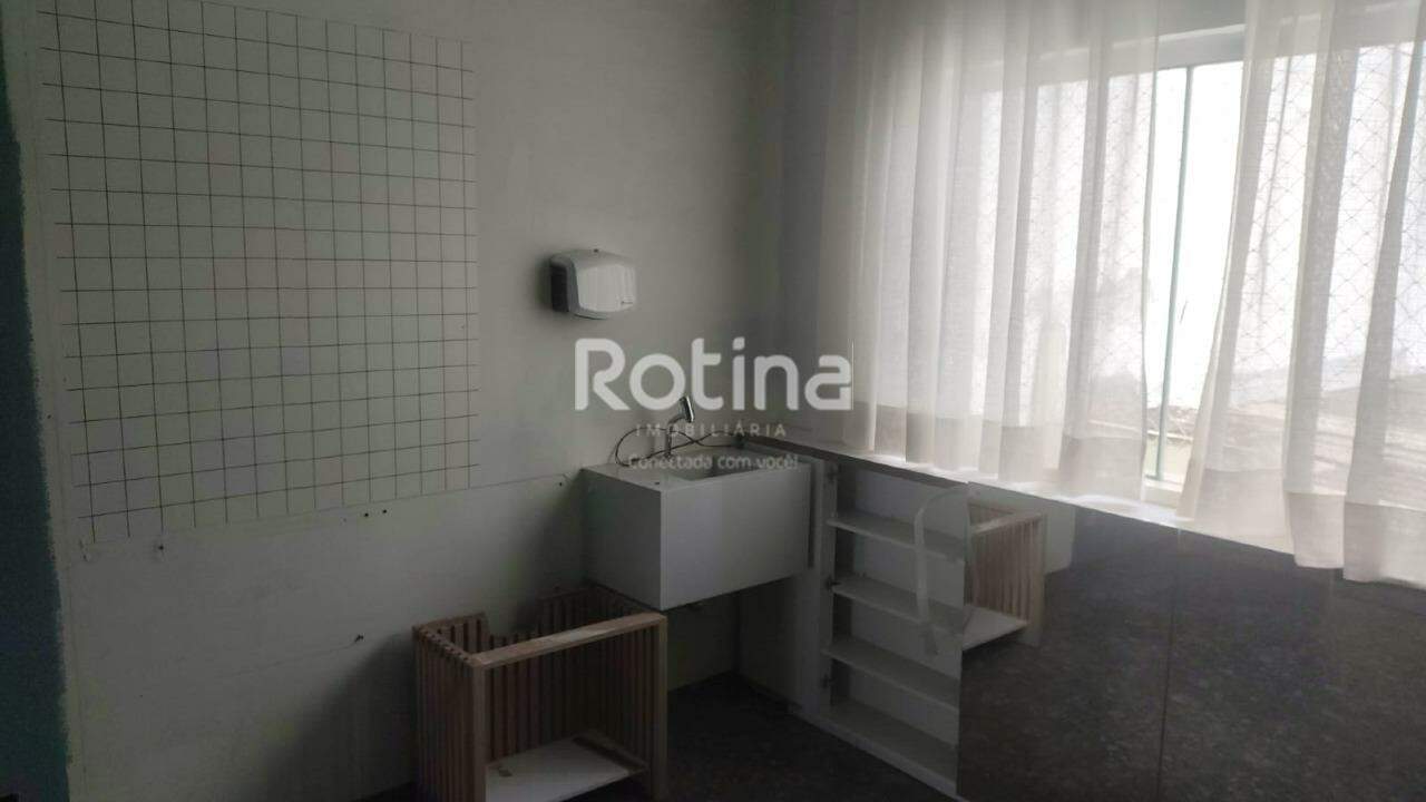 Sala para alugar, em Uberlândia no bairro Martins no valor de R$ 1.650,00 - Rotina Imobiliária: 