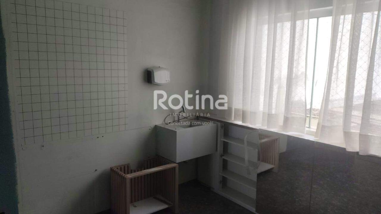 Sala para alugar, em Uberlândia no bairro Martins no valor de R$ 1.350,00 - Rotina Imobiliária: 