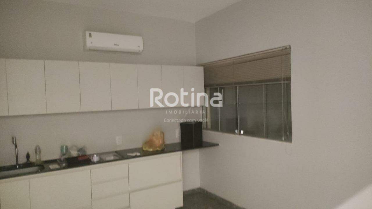 Sala para alugar, em Uberlândia no bairro Martins no valor de R$ 1.650,00 - Rotina Imobiliária: 