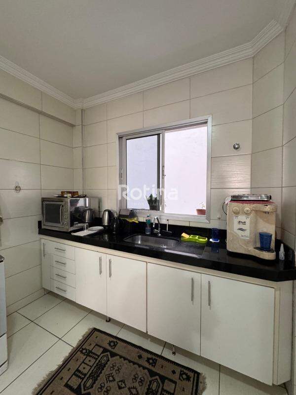 Apartamento à venda, 3 quartos em Uberlândia no bairro Umuarama no valor de R$ 530.000,00 - Rotina Imobiliária: 