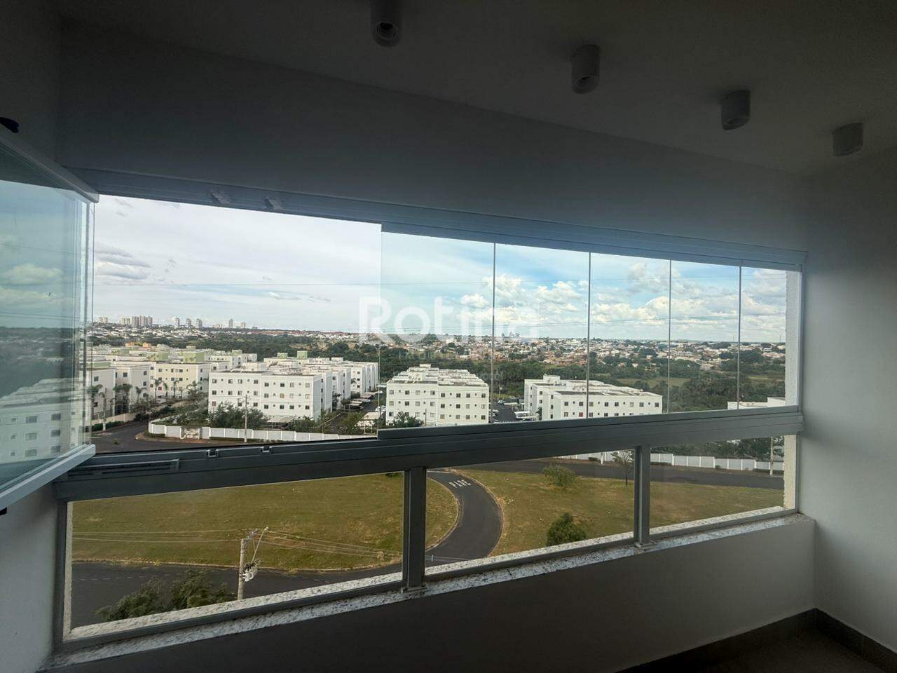 Apartamento para alugar, 1 quarto em Uberlândia no bairro Gávea no valor de R$ 2.300,00 - Rotina Imobiliária: 