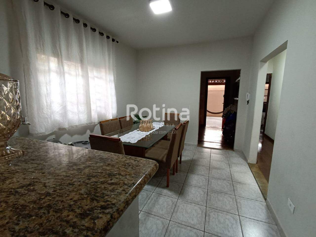 Casa à venda, 3 quartos em Uberlândia no bairro Brasil no valor de R$ 660.000,00 - Rotina Imobiliária: 