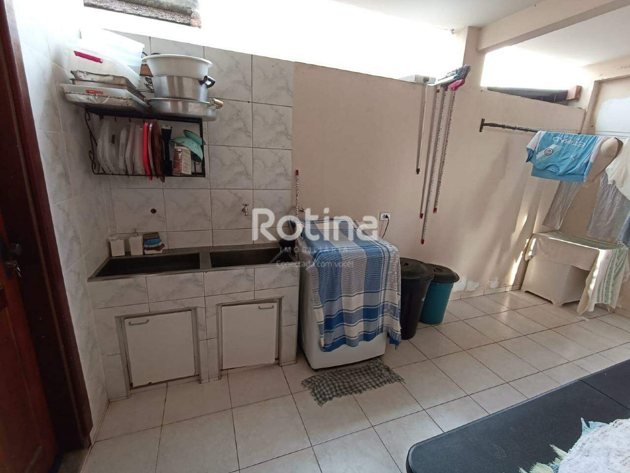 Casa à venda, 3 quartos em Uberlândia no bairro Brasil no valor de R$ 660.000,00 - Rotina Imobiliária: 