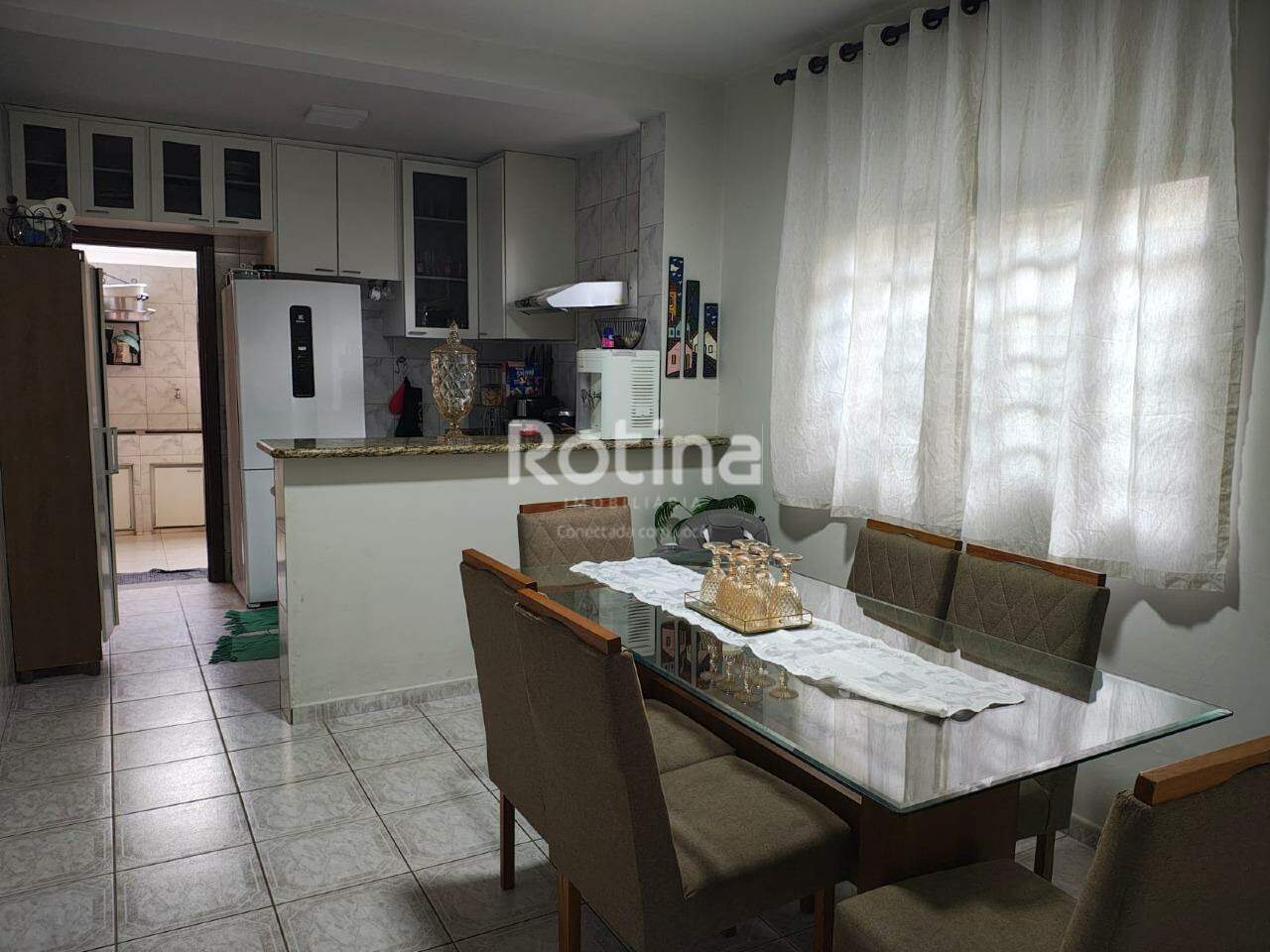 Casa à venda, 3 quartos em Uberlândia no bairro Brasil no valor de R$ 660.000,00 - Rotina Imobiliária: 
