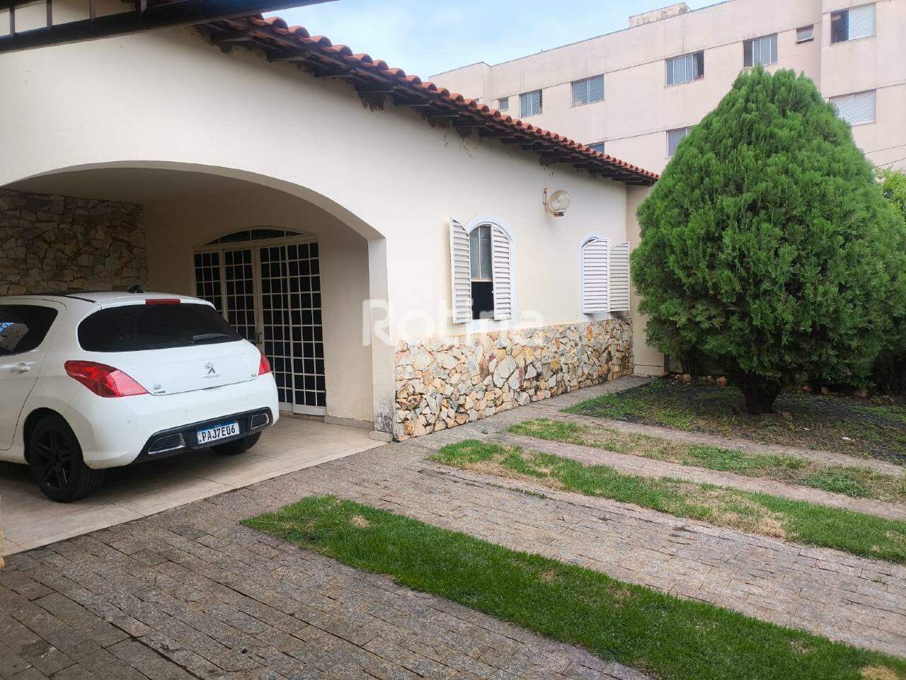 Casa à venda, 3 quartos em Uberlândia no bairro Brasil no valor de R$ 900.000,00 - Rotina Imobiliária: 