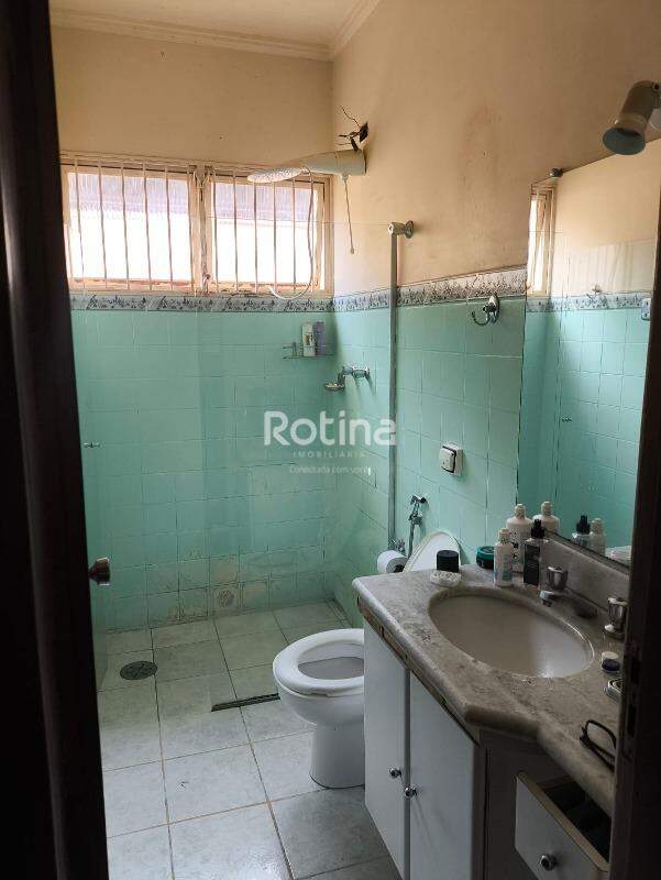 Casa à venda, 3 quartos em Uberlândia no bairro Brasil no valor de R$ 900.000,00 - Rotina Imobiliária: 
