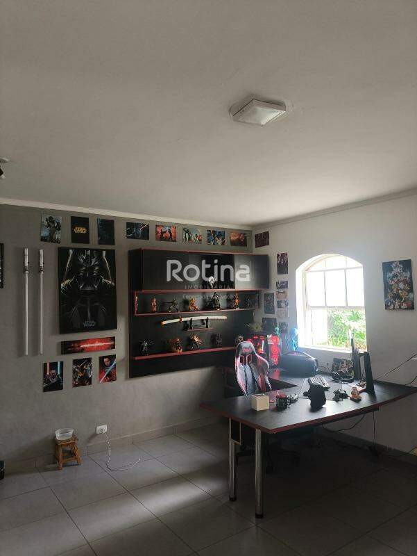 Casa à venda, 3 quartos em Uberlândia no bairro Brasil no valor de R$ 900.000,00 - Rotina Imobiliária: 