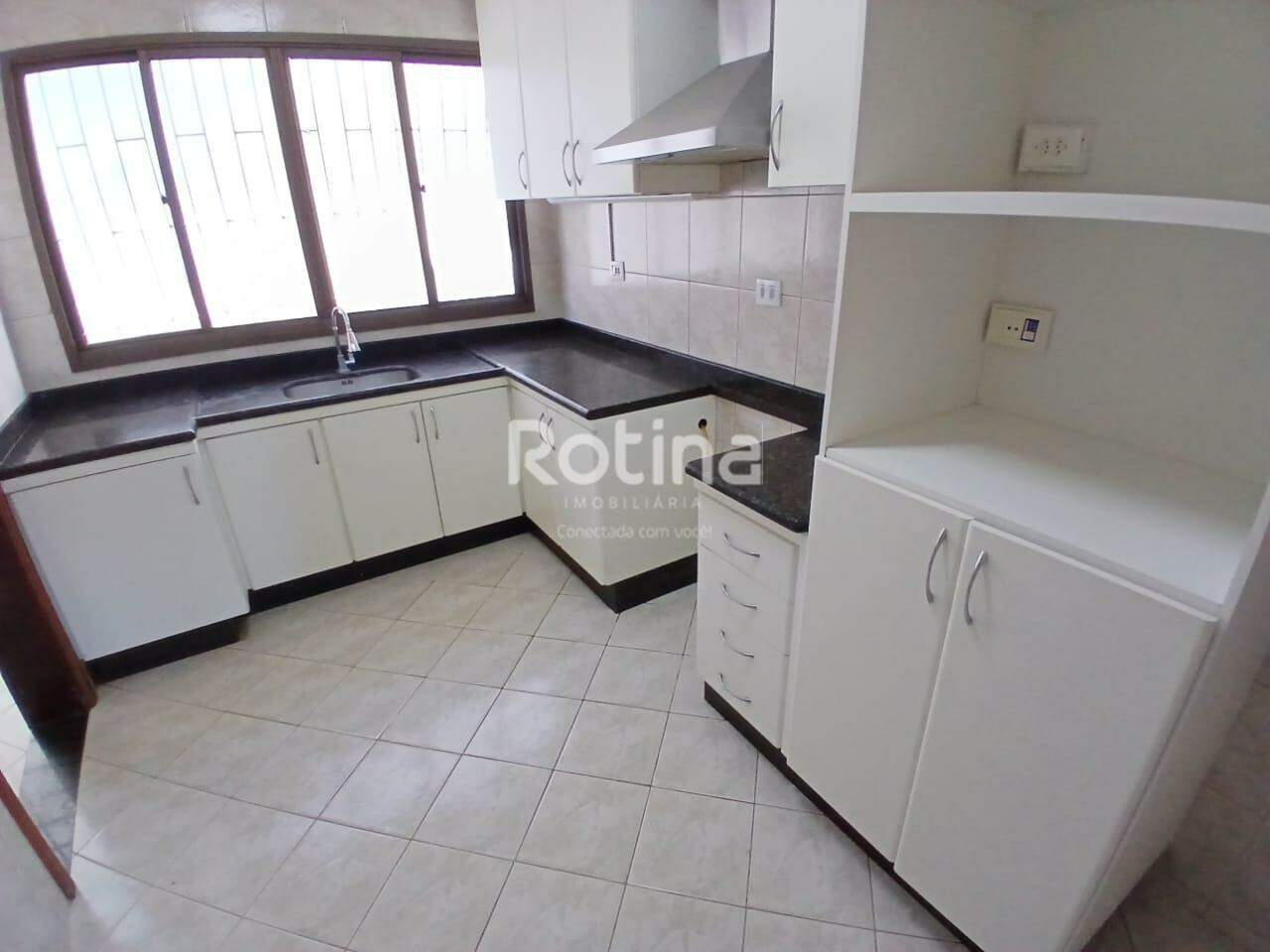 Apartamento para alugar, 3 quartos em Uberlândia no bairro Marta Helena no valor de R$ 2.300,00 - Rotina Imobiliária: 