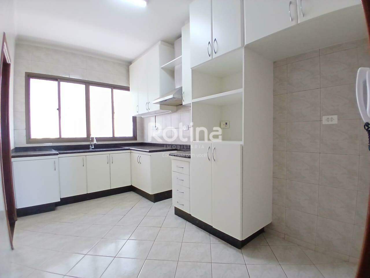 Apartamento para alugar, 3 quartos em Uberlândia no bairro Marta Helena no valor de R$ 2.300,00 - Rotina Imobiliária: 