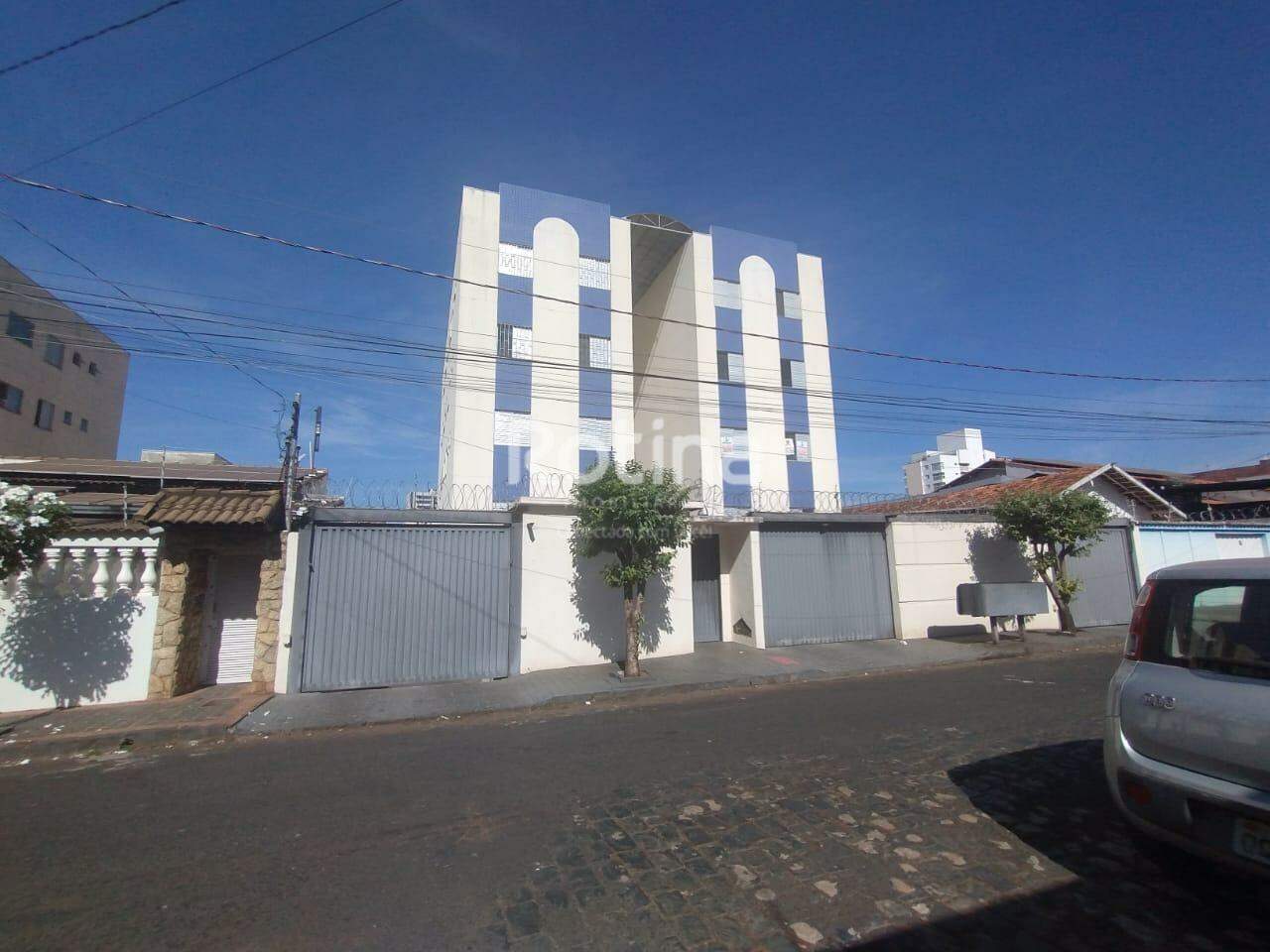 Apartamento para alugar, 3 quartos em Uberlândia no bairro Cazeca no valor de R$ 1.700,00 - Rotina Imobiliária: 