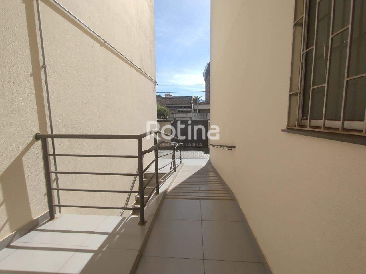 Apartamento para alugar, 3 quartos em Uberlândia no bairro Cazeca no valor de R$ 1.700,00 - Rotina Imobiliária: 