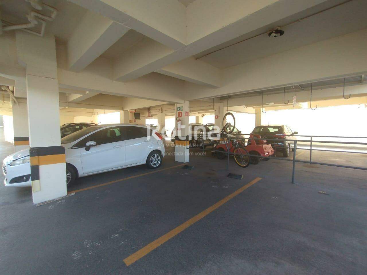 Apartamento para alugar, 3 quartos em Uberlândia no bairro Cazeca no valor de R$ 1.700,00 - Rotina Imobiliária: 
