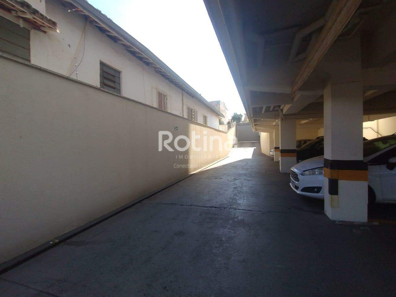 Apartamento para alugar, 3 quartos em Uberlândia no bairro Cazeca no valor de R$ 1.700,00 - Rotina Imobiliária: 
