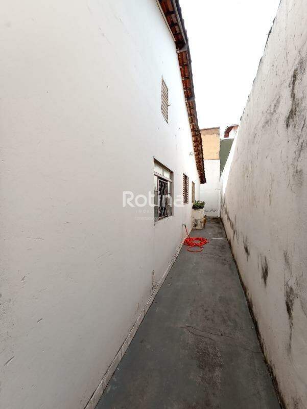 Casa à venda, 3 quartos em Uberlândia no bairro Cidade Jardim no valor de R$ 420.000,00 - Rotina Imobiliária: 