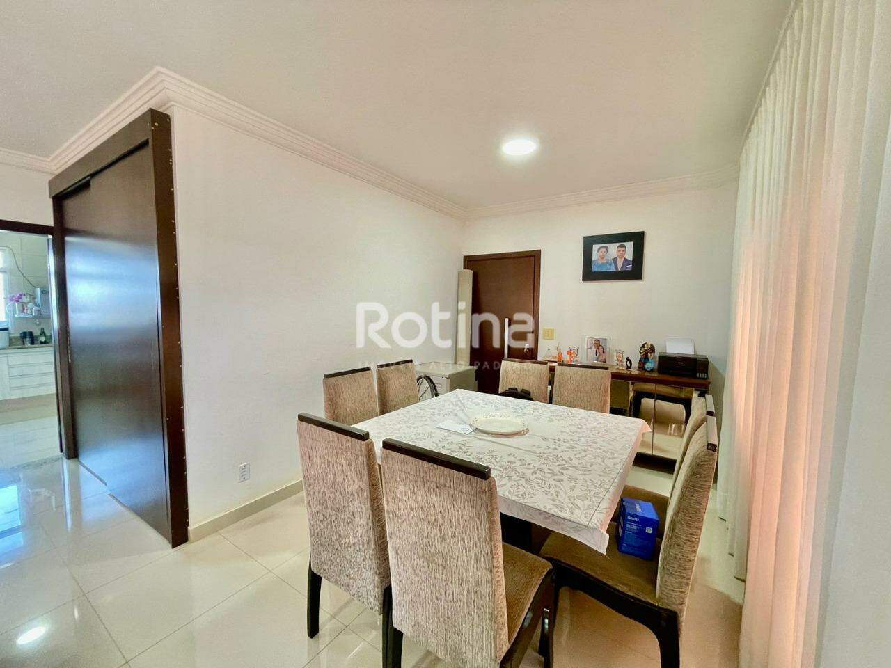 Casa à venda, 4 quartos em Uberlândia no bairro Cidade Jardim no valor de R$ 1.100.000,00 - Rotina Imobiliária: 