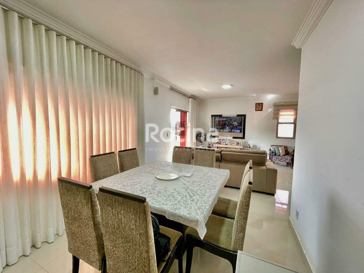 Casa à venda, 4 quartos em Uberlândia no bairro Cidade Jardim no valor de R$ 1.100.000,00 - Rotina Imobiliária: 