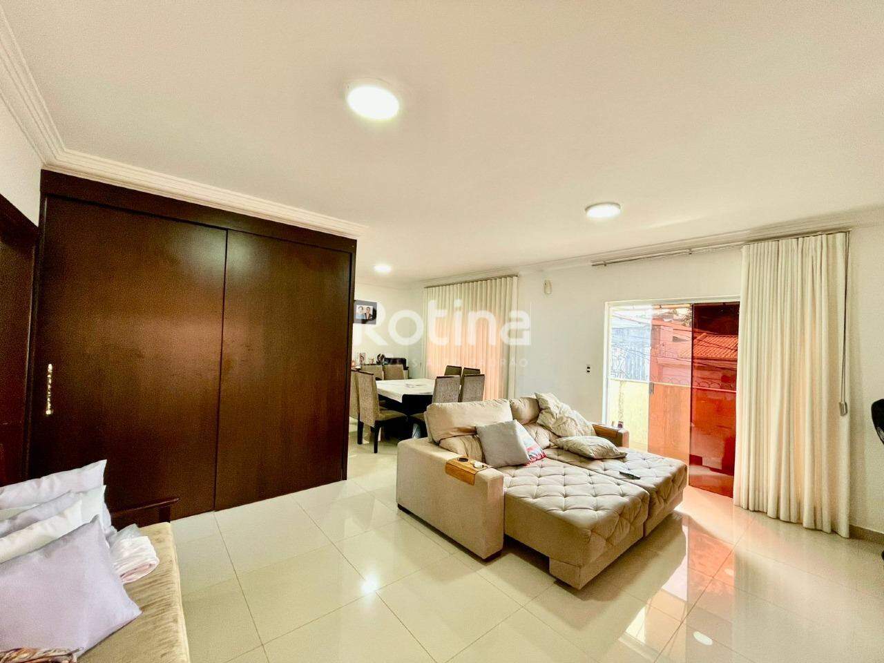 Casa à venda, 4 quartos em Uberlândia no bairro Cidade Jardim no valor de R$ 1.100.000,00 - Rotina Imobiliária: 