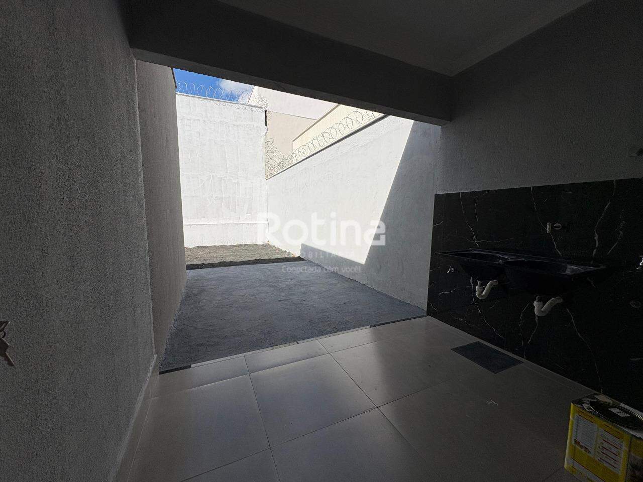 Casa à venda, 3 quartos em Uberlândia no bairro Laranjeiras no valor de R$ 580.000,00 - Rotina Imobiliária: 