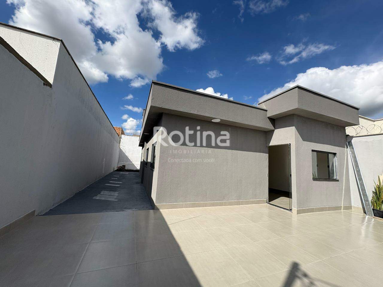 Casa à venda, 3 quartos em Uberlândia no bairro Laranjeiras no valor de R$ 580.000,00 - Rotina Imobiliária: 